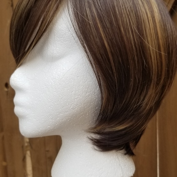 Short Brown With Highlights ☆ Fast Shipping ♡ - Picture 7 of 8